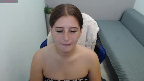 Mia online show from September 25, 2025, 1:26 pm