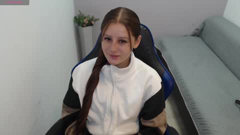 Mia online show from October 3, 2025, 1:30 pm