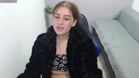 Mia online show from October 8, 2025, 2:14 pm