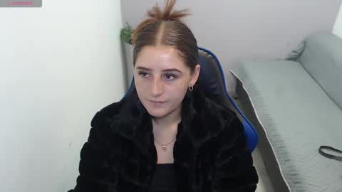 Mia online show from October 18, 2025, 1:23 pm