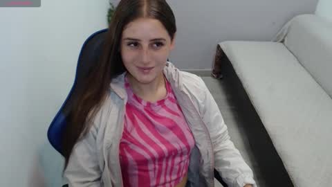 Mia online show from November 6, 2025, 1:12 pm