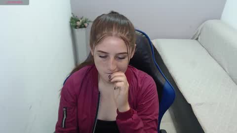 Mia online show from November 7, 2025, 1:22 pm