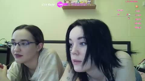 Mia and Jenny online show from June 20, 2026, 10:51 am