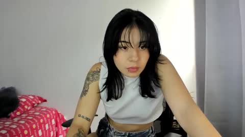 Mia online show from March 3, 2025, 3:31 pm