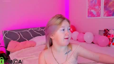 Mia online show from October 5, 2025, 2:32 am