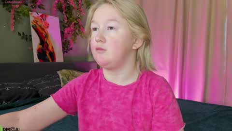 Mia online show from March 24, 2026, 3:00 am