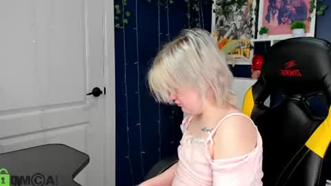 Snapshot of mia_ferd chatting on June 11, 2026, 3:04 am Mia online show from June 11, 2026, 3:04 am