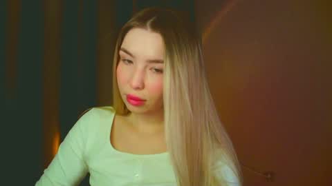 Mia online show from January 7, 2025, 2:31 am