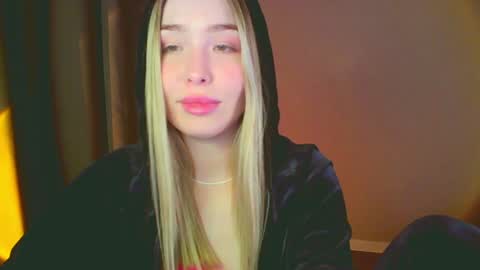 Mia online show from January 11, 2025, 1:11 pm