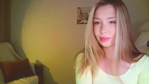 Snapshot of mia_fleur_ chatting on July 17, 2026, 10:25 pm Mia online show from July 17, 2026, 10:25 pm