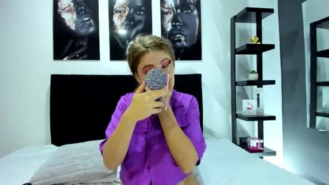 mia_fooxx online show from November 15, 2025, 12:34 pm