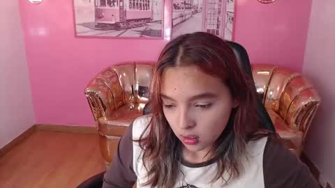 Mia online show from October 3, 2025, 1:19 pm