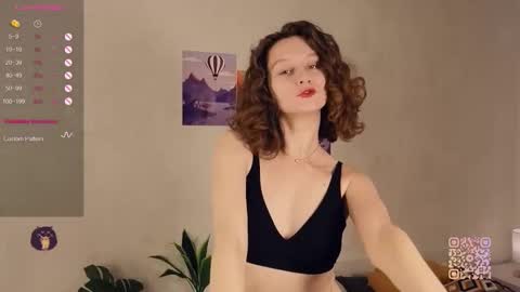 Snapshot of mia_frizz chatting on September 14, 2025, 1:32 pm Mia online show from September 14, 2025, 1:32 pm