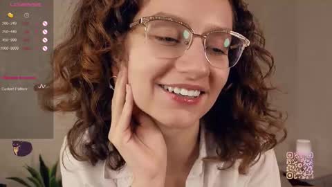 Snapshot of mia_frizz chatting on September 23, 2025, 4:10 pm Mia online show from September 23, 2025, 4:10 pm