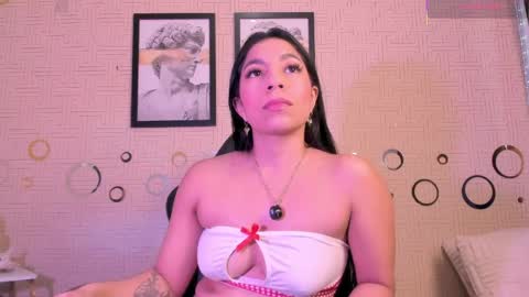 Mia online show from June 3, 2026, 2:33 pm