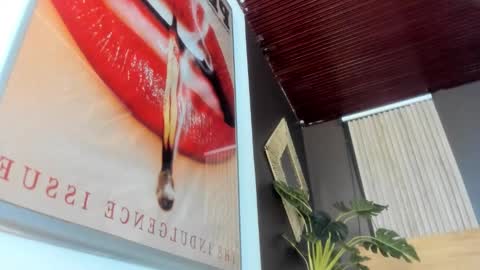 Snapshot of mia_jagger chatting on September 18, 2025, 11:45 am Val online show from September 18, 2025, 11:45 am