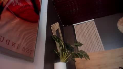 Snapshot of mia_jagger chatting on September 26, 2025, 11:14 am Val online show from September 26, 2025, 11:14 am