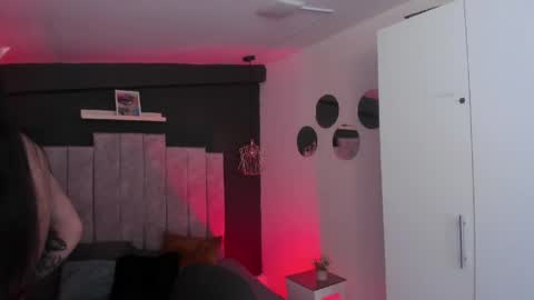 Val  online show from April 7, 2026, 7:36 pm