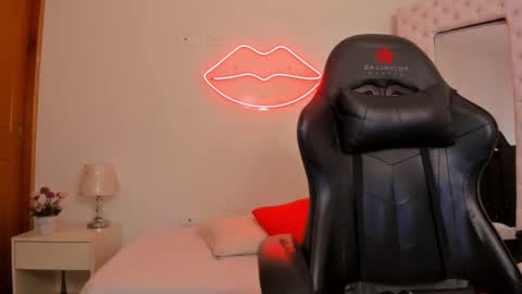    online show from March 4, 2025, 1:38 pm