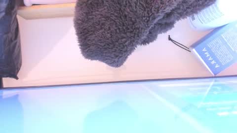    online show from November 28, 2025, 12:08 pm