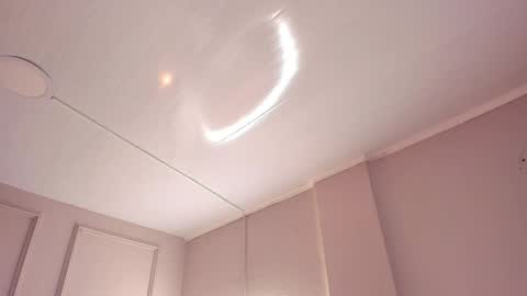 Mia online show from April 8, 2026, 3:06 am