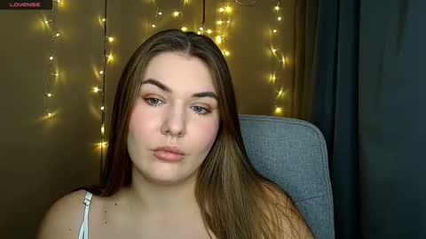 mia_lemm online show from November 5, 2025, 8:36 am