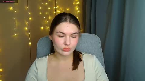 mia_lemm online show from November 18, 2025, 7:24 am