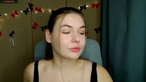 mia_lemm online show from December 19, 2025, 8:21 am