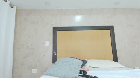 MIALOPEZ      .     Y      .      online show from January 10, 2025, 5:02 pm