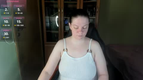 mia_lores online show from April 19, 2026, 9:08 am