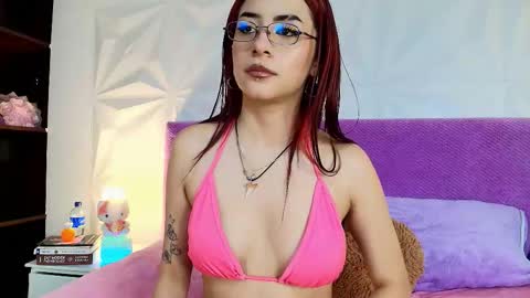 Mia online show from September 26, 2025, 7:51 pm