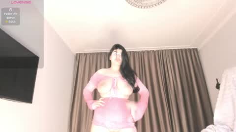 Snapshot of mia_lui chatting on May 28, 2026, 1:19 pm Mia 3 online show from May 28, 2026, 1:19 pm
