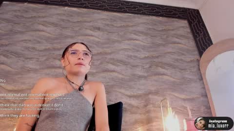 mia_luxor online show from April 3, 2026, 11:41 am