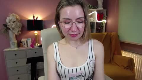 Mia online show from December 23, 2024, 12:19 pm