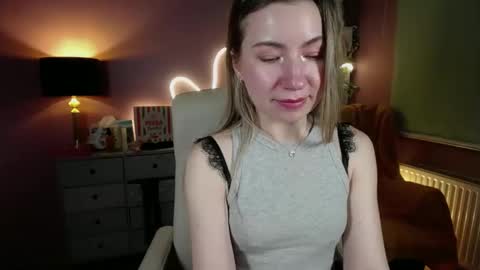 Mia online show from March 2, 2025, 8:18 pm