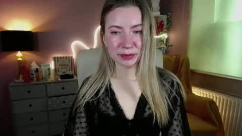 Mia online show from March 6, 2025, 8:41 am