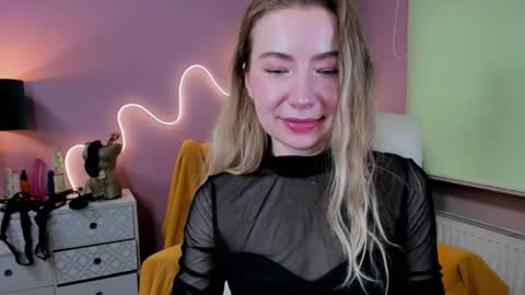 Mia online show from September 17, 2025, 6:48 am