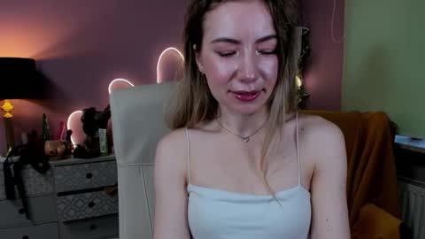 Mia online show from October 10, 2025, 7:07 am