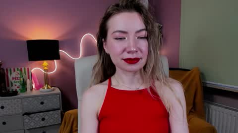 Mia online show from November 20, 2025, 7:41 am