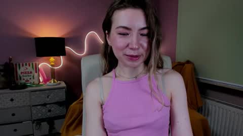 Mia online show from December 4, 2025, 7:50 am