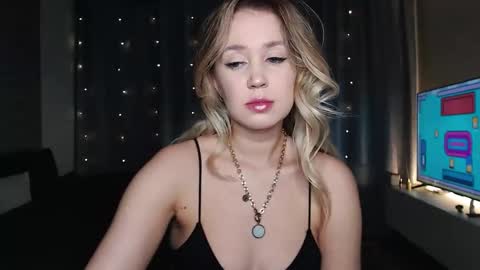 Mia online show from February 4, 2026, 2:23 pm