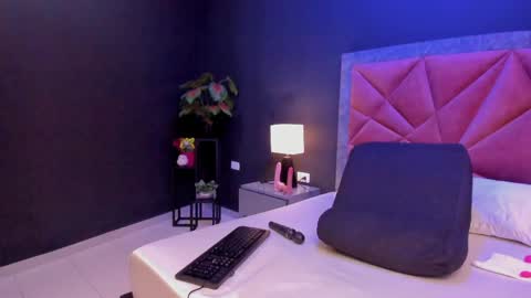 MIA  online show from April 19, 2026, 6:32 pm