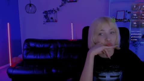 Snapshot of mia_mooon_ chatting on April 25, 2026, 1:41 pm mia_mooon_ online show from April 25, 2026, 1:41 pm