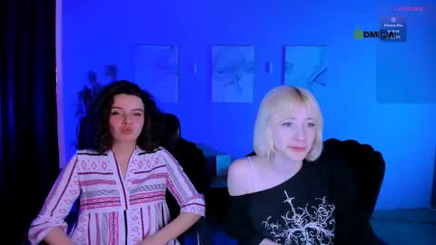 Snapshot of mia_mooon_ chatting on May 8, 2026, 8:41 am mia_mooon_ online show from May 8, 2026, 8:41 am