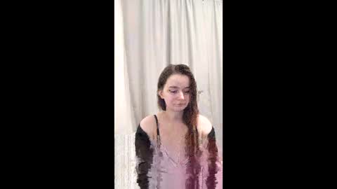 Mia online show from December 21, 2025, 9:33 pm