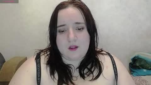 Snapshot of mia_muv chatting on February 28, 2026, 1:45 pm mia_muv online show from February 28, 2026, 1:45 pm