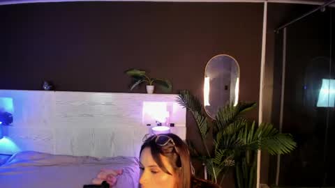 Snapshot of mia_noiir chatting on May 20, 2026, 3:45 am Mia online show from May 20, 2026, 3:45 am