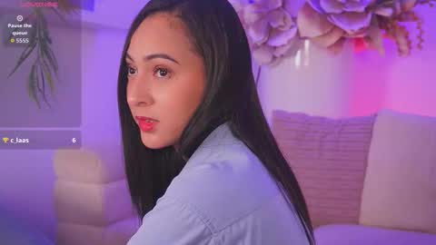 Mia online show from March 25, 2026, 11:38 am