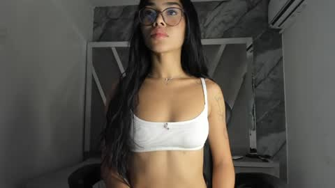 Snapshot of mia_petiteht chatting on April 28, 2026, 8:47 pm mia_petiteht online show from April 28, 2026, 8:47 pm