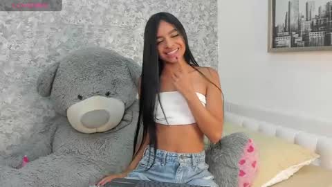 Mia online show from May 5, 2026, 3:03 am